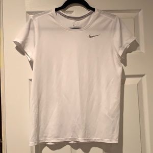white nike short sleeve tshirt